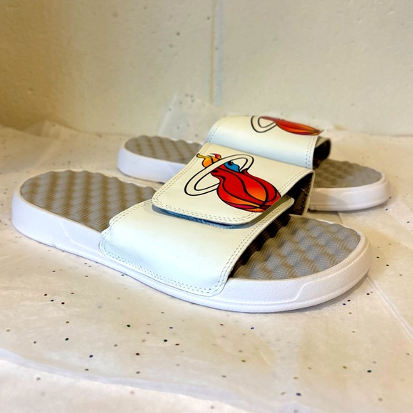 Men’s Miami Heat sandal slides white red logo - Picture 1 of 7